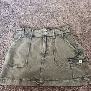 Roxy Green Mini Cargo Skirt for Casual Wear